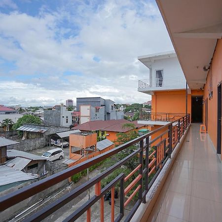 Super Oyo 2639 Oxy Townhouse Hotel Manado Exterior foto