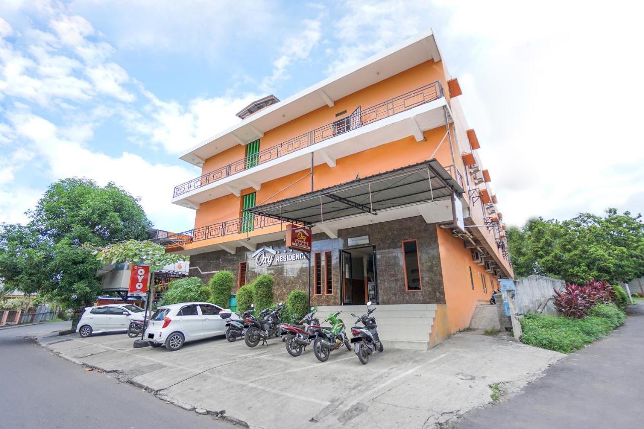 Super Oyo 2639 Oxy Townhouse Hotel Manado Exterior foto