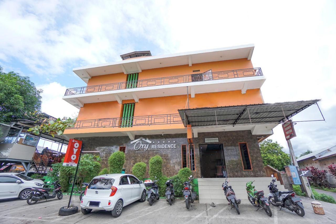 Super Oyo 2639 Oxy Townhouse Hotel Manado Exterior foto
