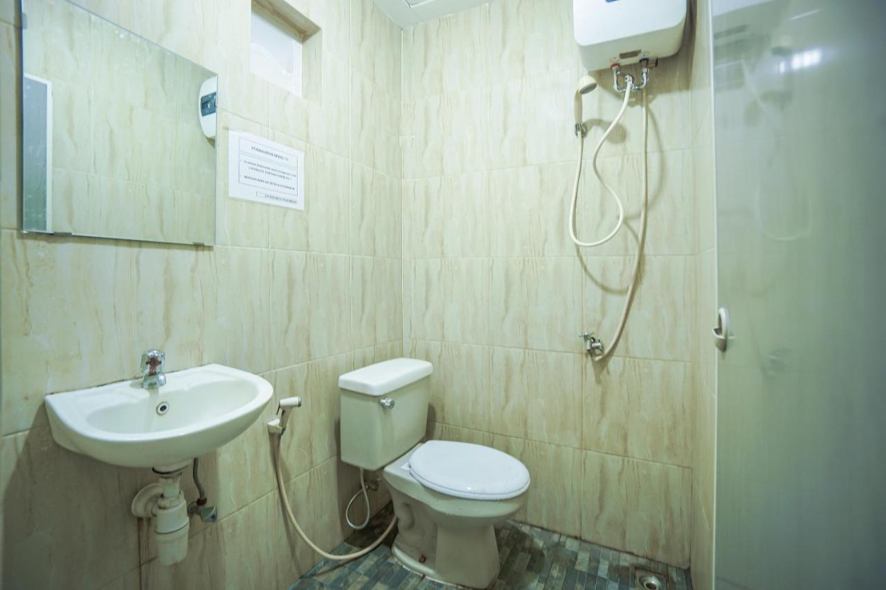 Super Oyo 2639 Oxy Townhouse Hotel Manado Exterior foto