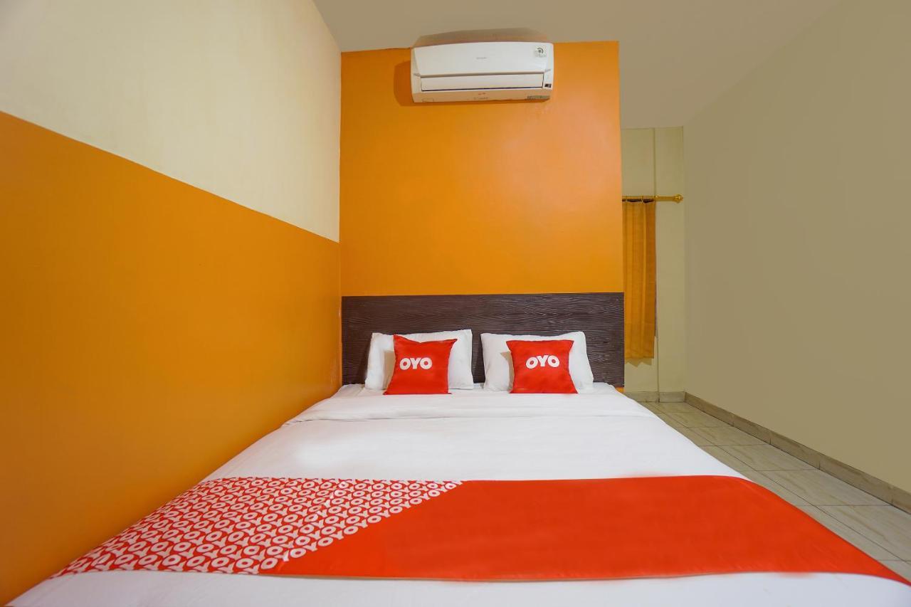 Super Oyo 2639 Oxy Townhouse Hotel Manado Exterior foto