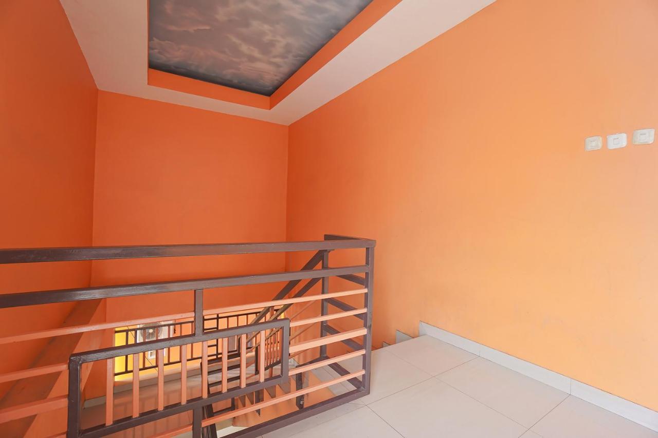 Super Oyo 2639 Oxy Townhouse Hotel Manado Exterior foto