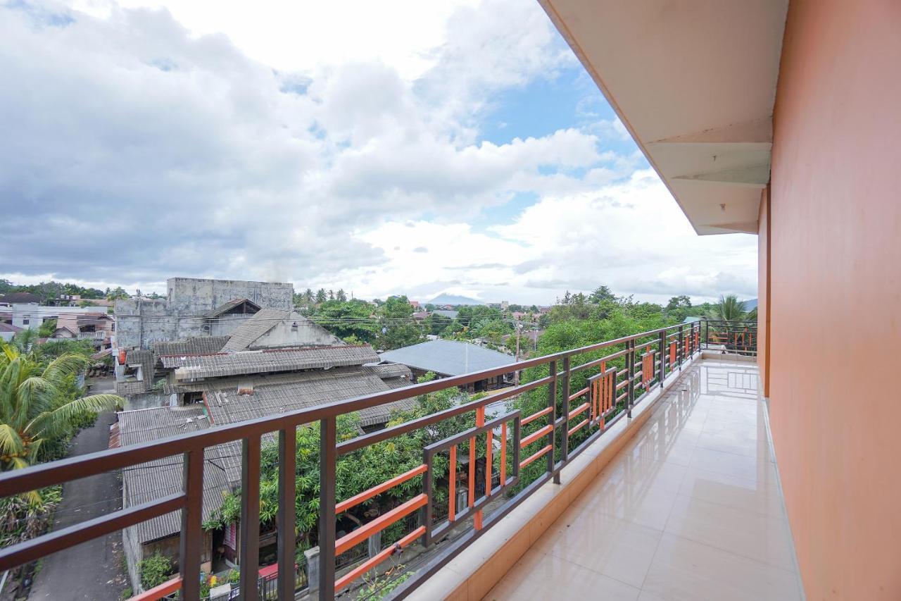 Super Oyo 2639 Oxy Townhouse Hotel Manado Exterior foto