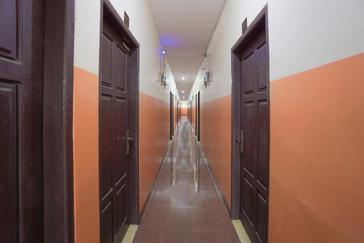 Super Oyo 2639 Oxy Townhouse Hotel Manado Exterior foto